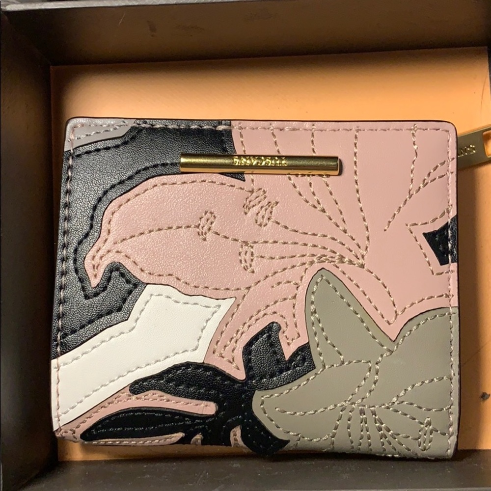 Leather bi- fold wallet Floral